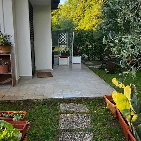 Konukevi Naty Marina di Massa